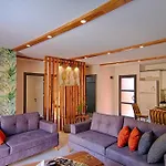 빌라 Private Detached With Swimming Pool In Inlice,