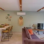 Private Detached With Swimming Pool In Inlice, * 페티예