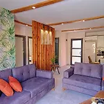 Private Detached With Swimming Pool In Inlice, 빌라 *