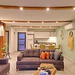 Private Detached With Swimming Pool In Inlice, 빌라