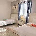 Private Detached With Swimming Pool In Inlice, 페티예