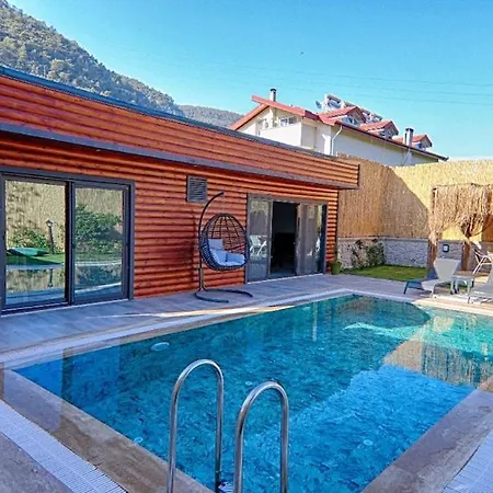 Private Detached With Swimming Pool In Inlice, فيلة *