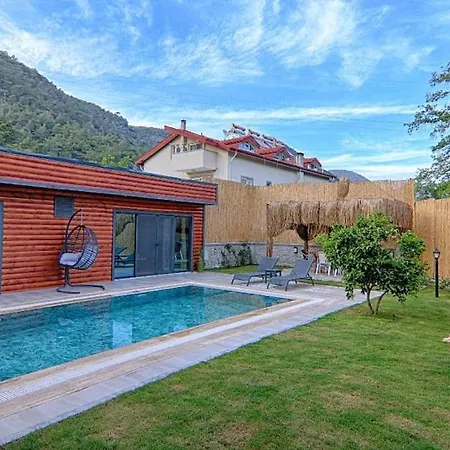 Private Detached With Swimming Pool In Inlice, فيلة *