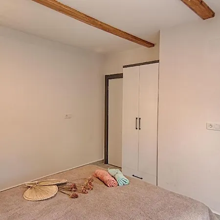 Private Detached With Swimming Pool In Inlice, Vila *