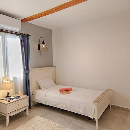 Private Detached With Swimming Pool In Inlice, * فتحية