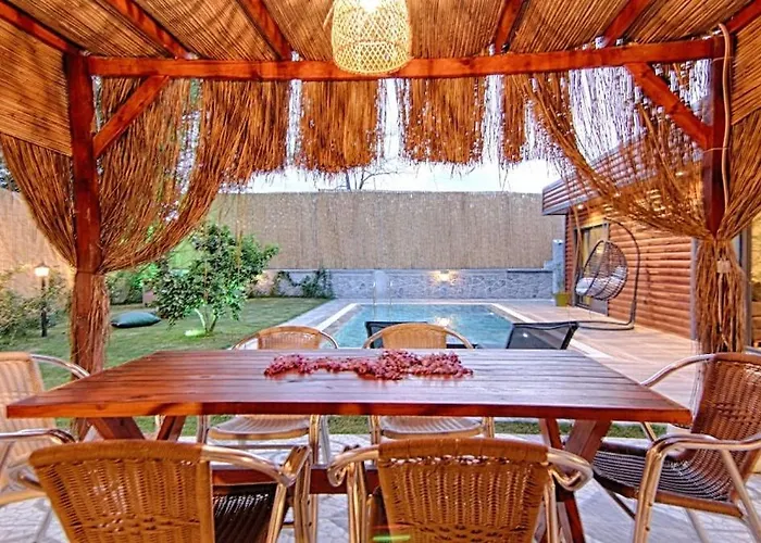 Private Detached With Swimming Pool In Inlice, فيلة *
