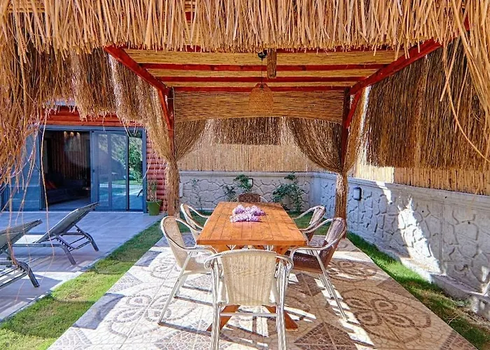 Private Detached With Swimming Pool In Inlice, فيلة فتحية